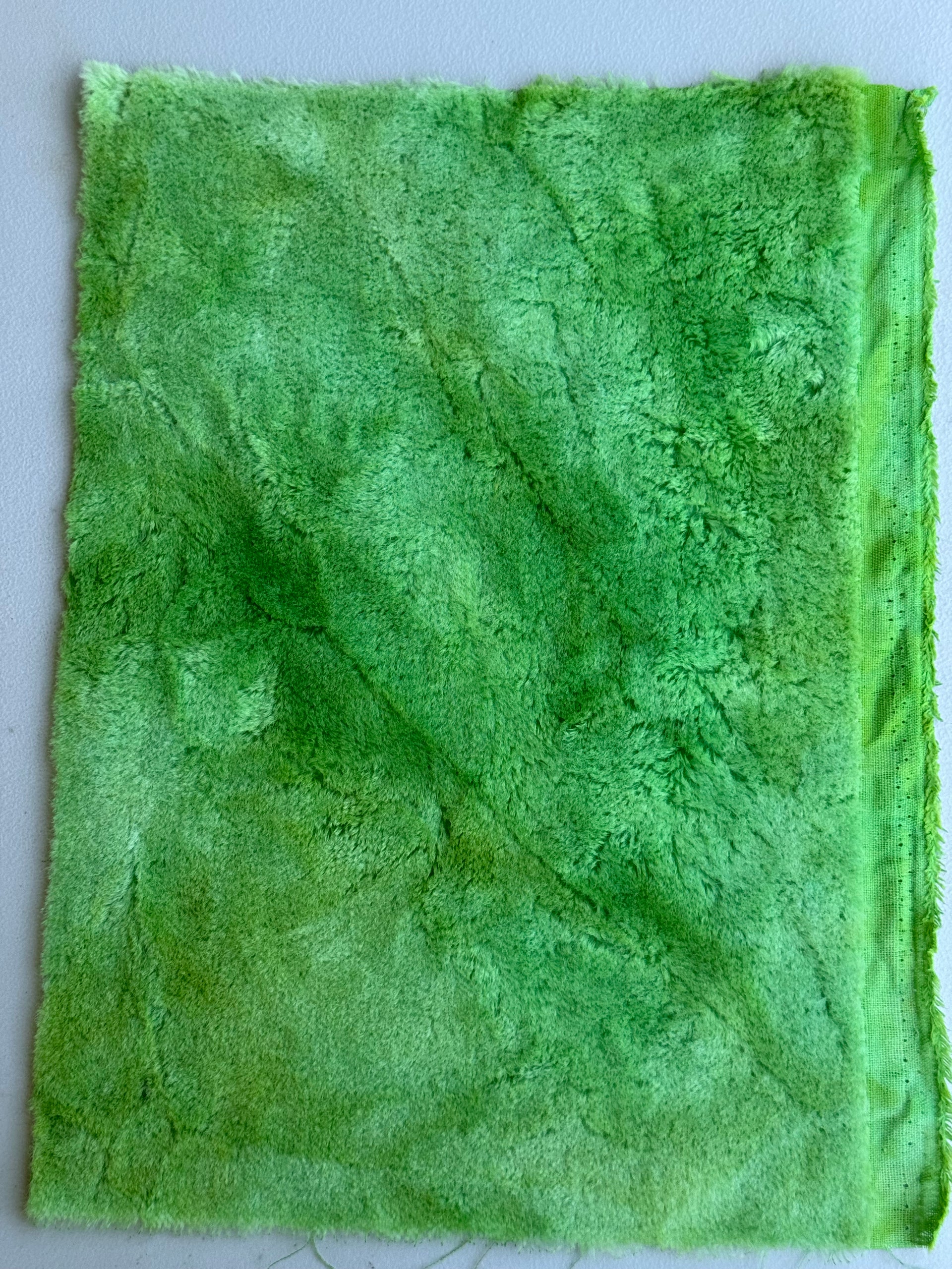 10mm Alpaca  - Hand Dyed Lime Batik - Fat 1/8m  - DEC005