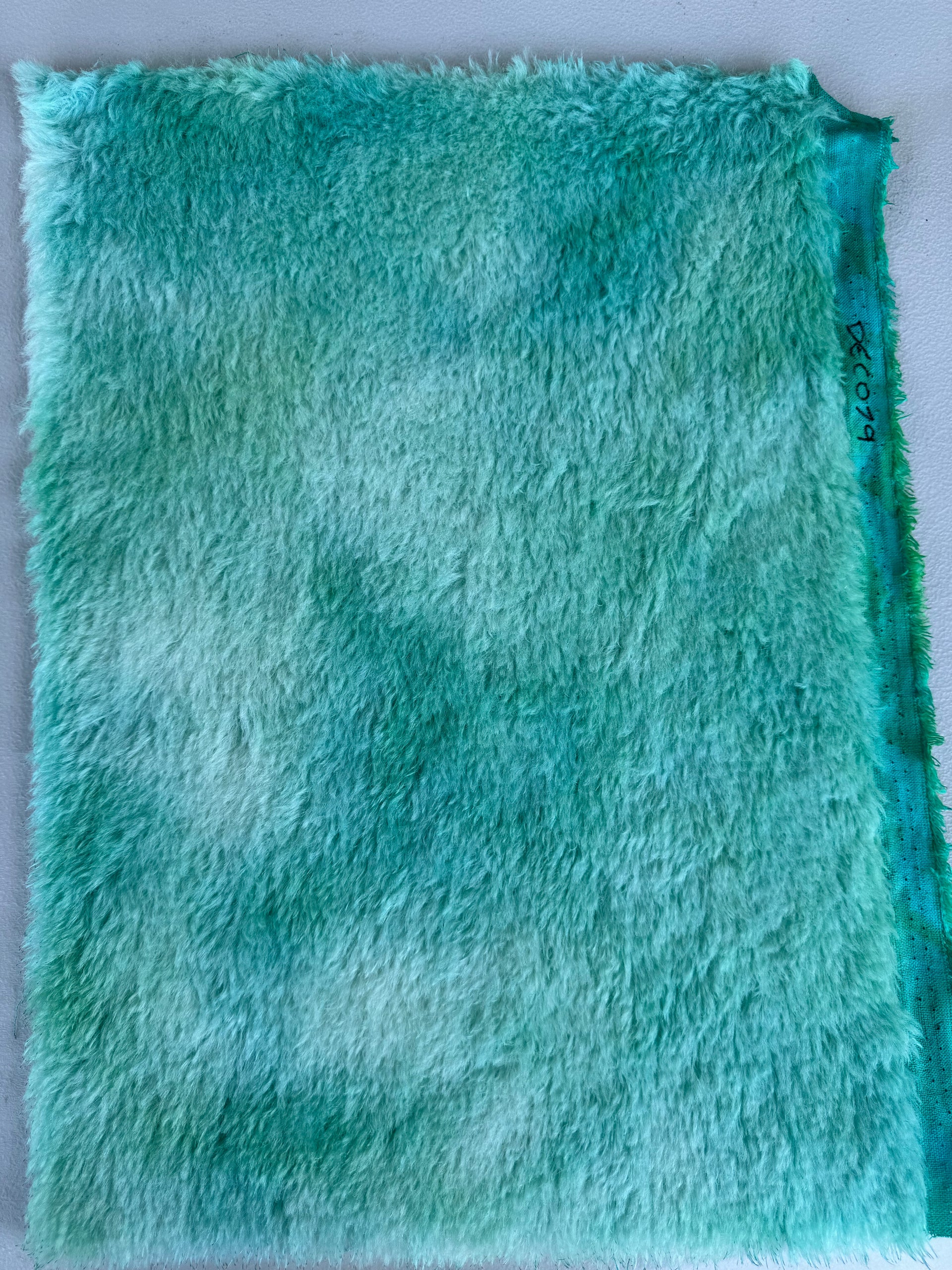 Medium Alpaca  - Hand Dyed Aqua Batik - Fat 1/8m - DEC079