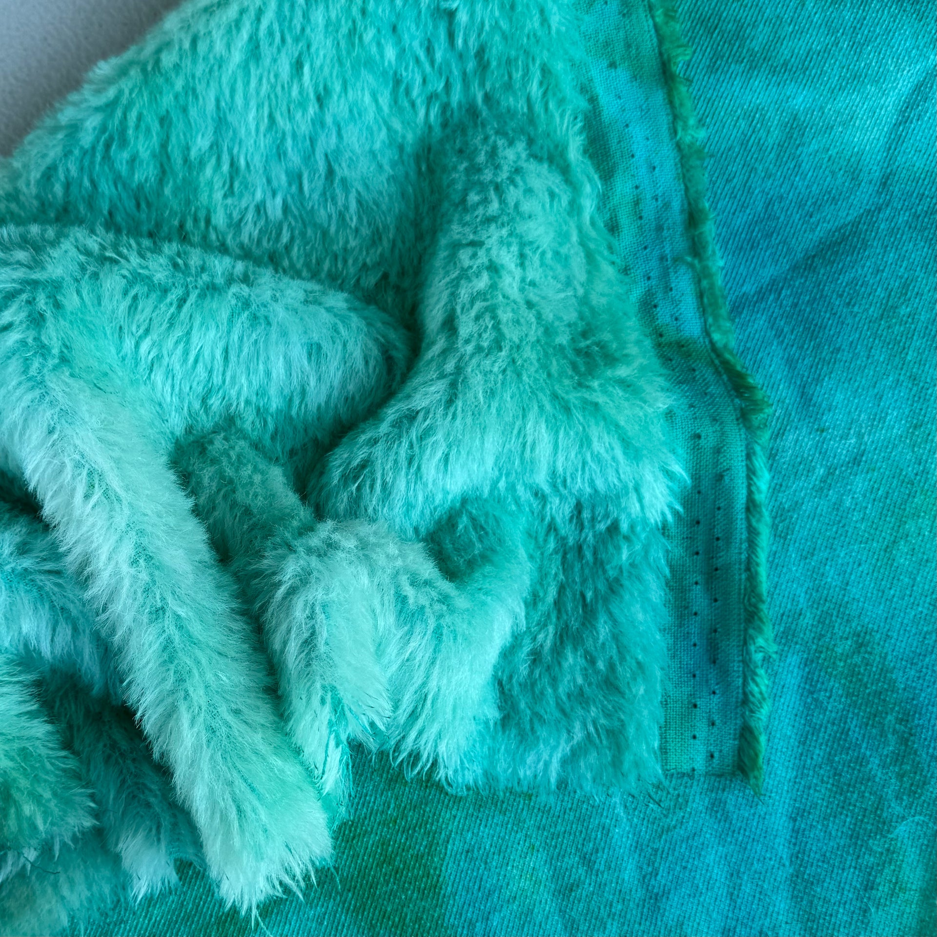 Medium Alpaca  - Hand Dyed Aqua Batik - Fat 1/8m - DEC079